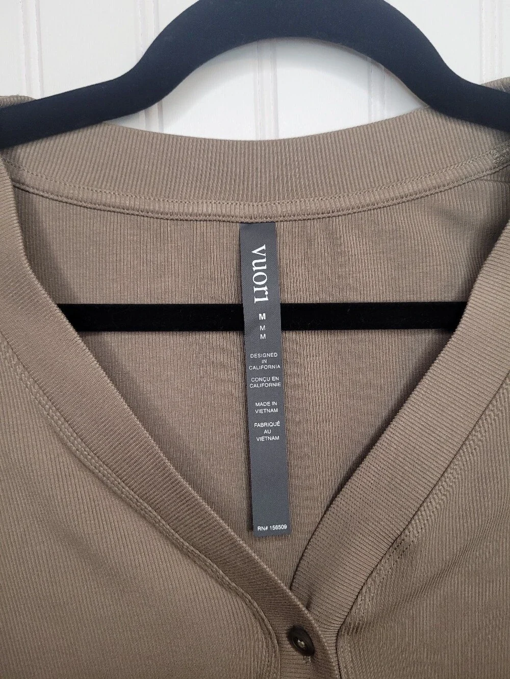 NWOT Vuori Cropped Button-Front Cardigan in Chai Taupe Size M - Picture 3 of 6